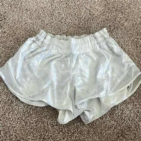 Hotty Hot Low Rise 2 5 Lululemon Shorts Size 4 Gem