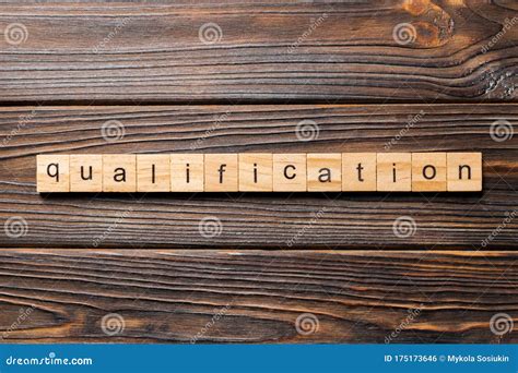 Mot De Qualification écrit Sur Le Bloc En Bois Texte De Qualification