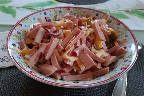 Radieschen Käse Salat mit Wurst Rezept Ein sommerlicher Gaumenschmaus