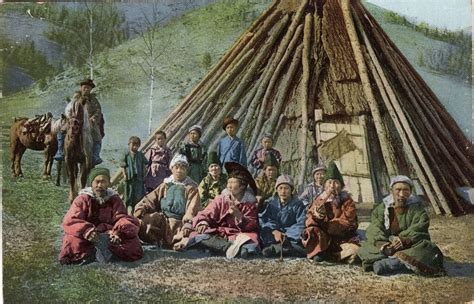 Группа алтайцев у жилища (чаадыр). Долина Катуни | humus65 | Flickr