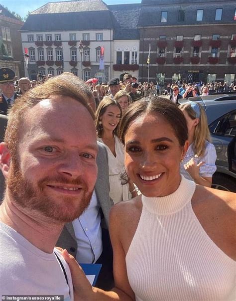 The King And Queen Of Selfies Prince Harry And Meghan Markle Pose For