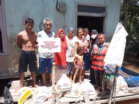 Yakesma Salurkan Bantuan Untuk Korban Banjir Di Kabupaten Sintang