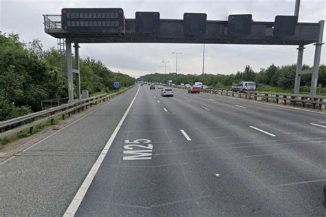 Two Men Killed Two Seriously Injured In Horror Crash On M25 In Surrey