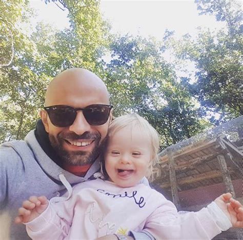 A Hist Ria Do Gay Solteiro Que Adotou Beb Down Rejeitada Por Fam Lias Graus O