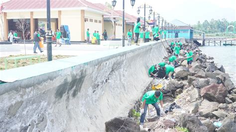 Peringati Sumpah Pemuda Harita Nickel Gandeng OKP Bersih Bersih Pantai