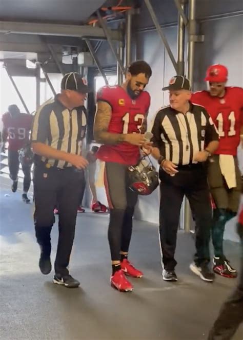 Nfl Reviewing Autograph Incident Between Mike Evans Referees