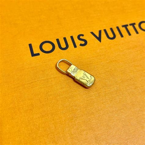 Louis Vuitton Louis Vuitton Zipper Pull Grailed