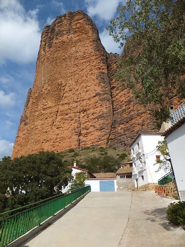 MALLOS DE RIGLOS Sentier Circulaire Autour Des Mallos En Aragon