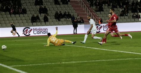 Football Ligue Laca Bat Concarneau Et Se Relance Dans La Course