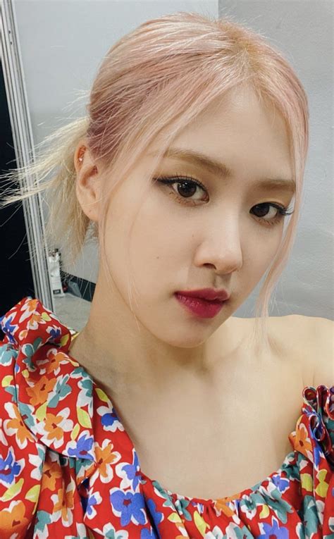 Rosé Pics On Twitter  Rosé Selca Foto Rose Bp Rosé Park Rosé Rose Icon Rose Park Rose