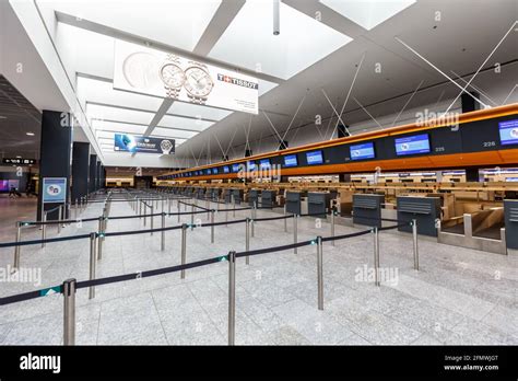 Flughafen zürich abflug -Fotos und -Bildmaterial in hoher Auflösung – Alamy