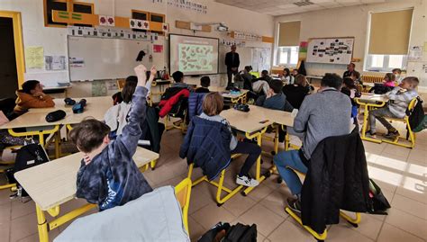 Salornay Sur Guye Le Don Du Sang Expliqu Aux L Ves De Cm Et Cm