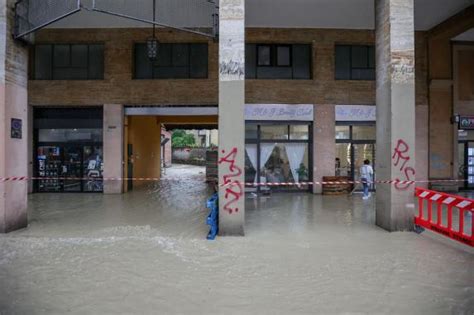 Bologna Torrente Ravone Esondato Le Foto Corriere It