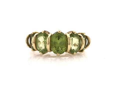 Lot 14K YELLOW GOLD PERIDOT RING