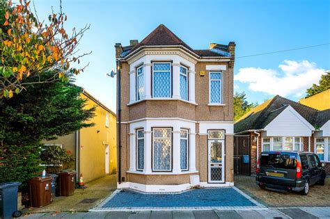 3 Bed Detached House For Sale In Saville Road Chadwell Heath Romford