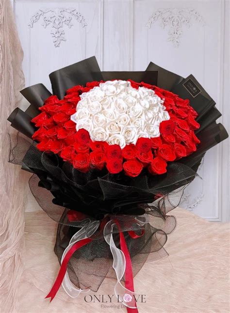 L32 99 Stalks Heart Shaped Rose Bouquet | Same day flower delivery to ...