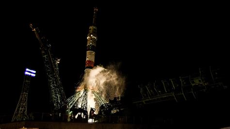 Nave Soyuz MS 24 con Tres Tripulantes a Bordo se Acopla a Estación