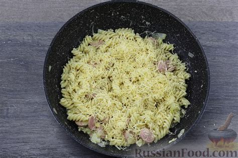 Рецепт: Макароны с сосисками, сыром и яйцом на RussianFood.com