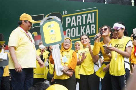 Penerima Hadiah Mobil Saat Jalan Sehat Berharap Golkar Menang Dan