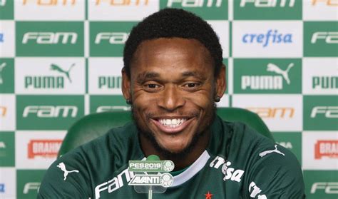 Fotos Da Apresenta O Do Atacante Luiz Adriano No Palmeiras Gazeta