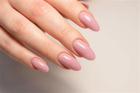 Manicura Nude Esmalte De U As De Gel Rosa U As Almendradas Foto Premium