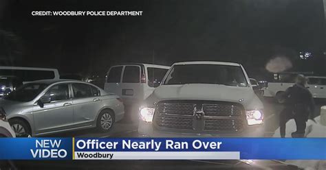 Woodbury Officer Hit By Car As Man Flees Cbs Minnesota