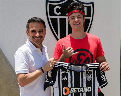 Enaldinho visita Cidade do Galo Clube Atlético Mineiro