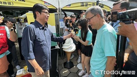 相見歡！陳其邁「有看又有送」超開心 冰淇淋樂給一粒消暑 Ettoday生活新聞 Ettoday新聞雲