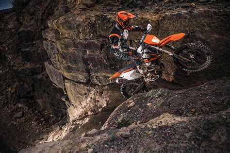 Motorrad Vergleich KTM 300 EXC TPI Erzberg Edition 2023 Vs KTM 350 EXC