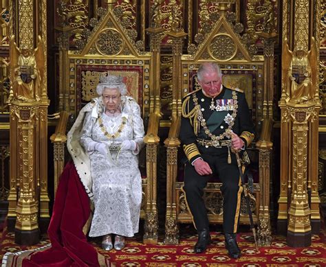 Reina Isabel Ii Qui N Es El Sucesor Al Trono De Inglaterra