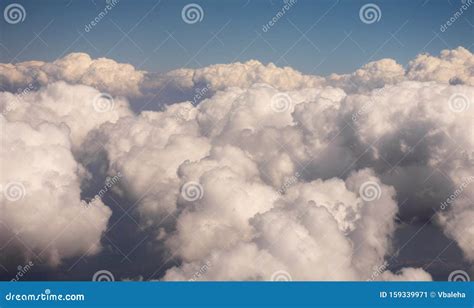 Vista Desde Un Avi N Encima De Las Nubes Imagen De Archivo Imagen