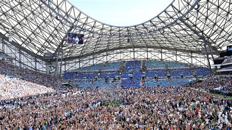 Au Vélodrome une messe familiale à lambiance électrique lors de la