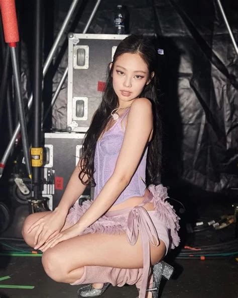 Blackpinks Jennie Shows Off Her Hot Girl Look In A Sexy Concert