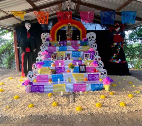 Qué elementos debe llevar un altar de muertos Tradición del