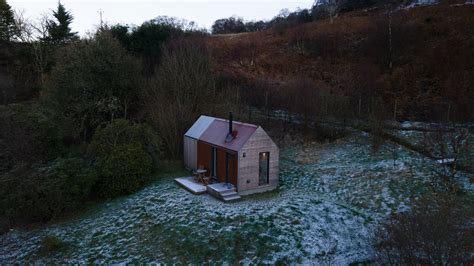 peak   bothy exceptional bothy holidays scotland loch riddon
