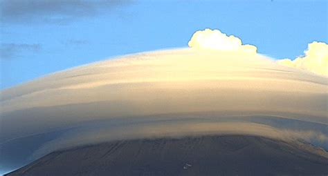 Captan En Video Formaci N De Nubes Lenticulares En El Popocat Petl El