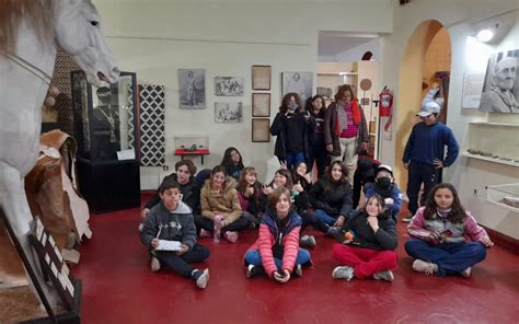 ALUMNOS AS DE PRIMER AÑO DE LA ESCUELA SECUNDARIA ESPECIALIZADA EN ARTE