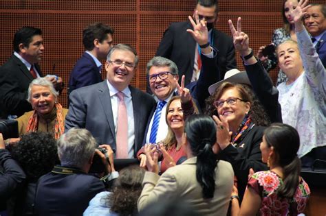 Hay Equipo Marcelo Ebrard Y Ricardo Monreal Posaron Juntos Y Sonrientes En El Senado Infobae