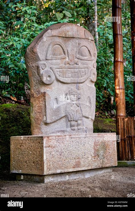 Bosque de estatuas en el parque arqueológico el parque arqueologico de