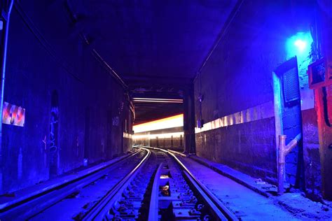 Inside A Nyc Subway Tunnel Below The Streets Of Manhattan 6000x4000