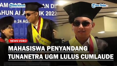 VIRAL Momen Haru Wisuda Farrel Mahasiswa Penyandang Tunanetra UGM