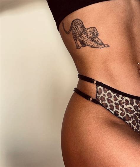 Pin de dudinha em Salvamentos rápidos Tatuagem mulher Tatuagens