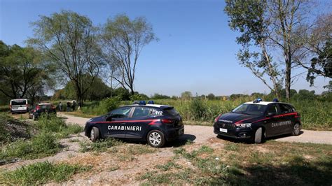 Trovato Un Uomo Morto In Campagna A Massalengo L Auto Era Piena Di Sangue