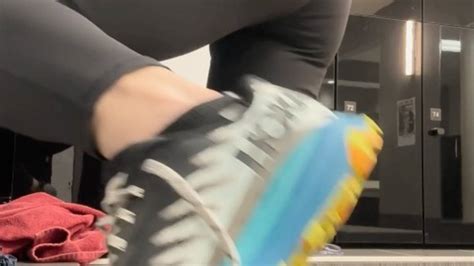 Silent Sneaker Seduction MP4 Curvy Mature MILF Amypaige Clips4sale