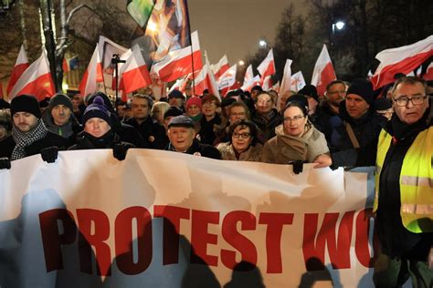 Tzw Protest Wolnych Polaków Jarosław Kaczyński próbuje