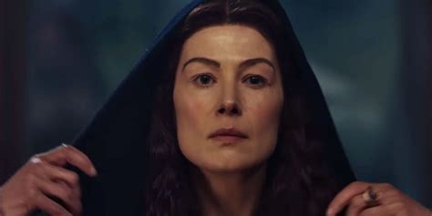 The Wheel of Time Season 1 Clip Reveals Moiraine and Lan Making an Entrance