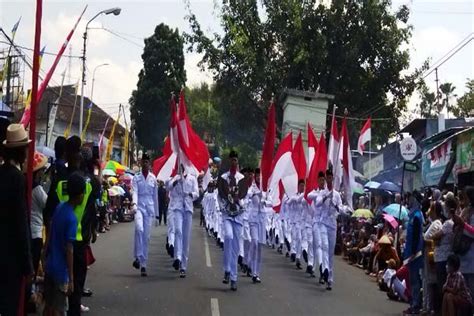 Pawai Budaya Warnai Peringatan Hut Ke 77 Ri Di Ambarawa Begini