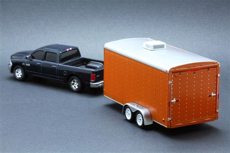 Diecast Hobbist 2014 Dodge Ram 1500 And Enclosed Car Hauler