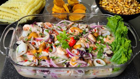 Preparando El Famoso CEVICHE Peruano De Pescado Y Mariscos En Un Toque