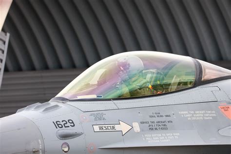 MApN Trei avioane F 16 Fighting Falcon cumpărate de România de la